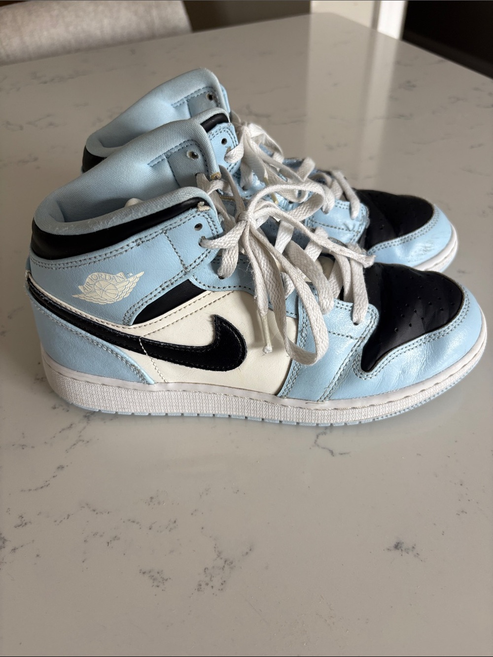 Nike Air Jordan 1 Mid Youth size 6